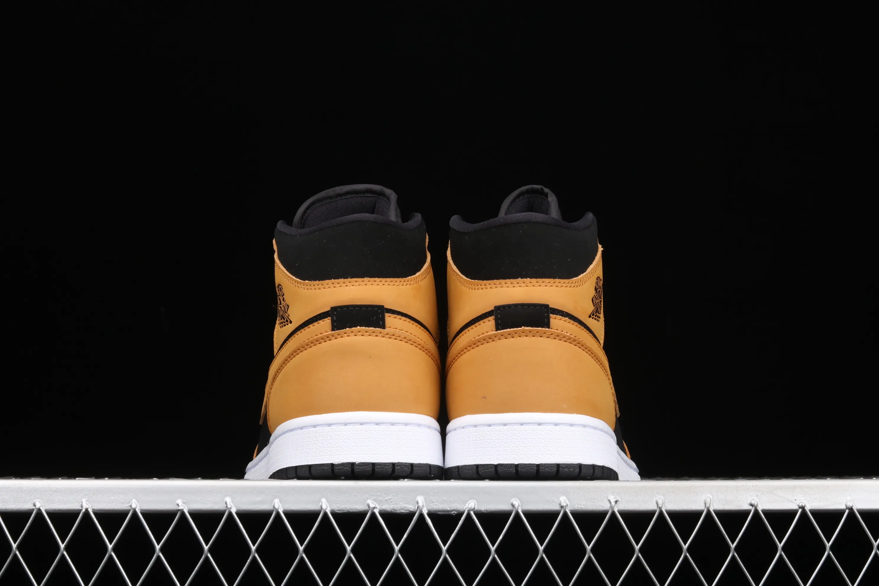 All categories Air Jordan Jordan series basketball shoes Air Jordan 1 Mid G version pure original Air Jordan 1 Mid AJ1 Joe 1 wheat color China basketball shoes DB5453-700